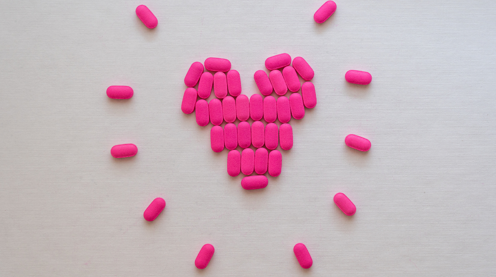 Herz aus pinken Tabletten