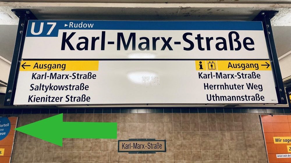 Schild U-Bahn Karl-Marx-Straße